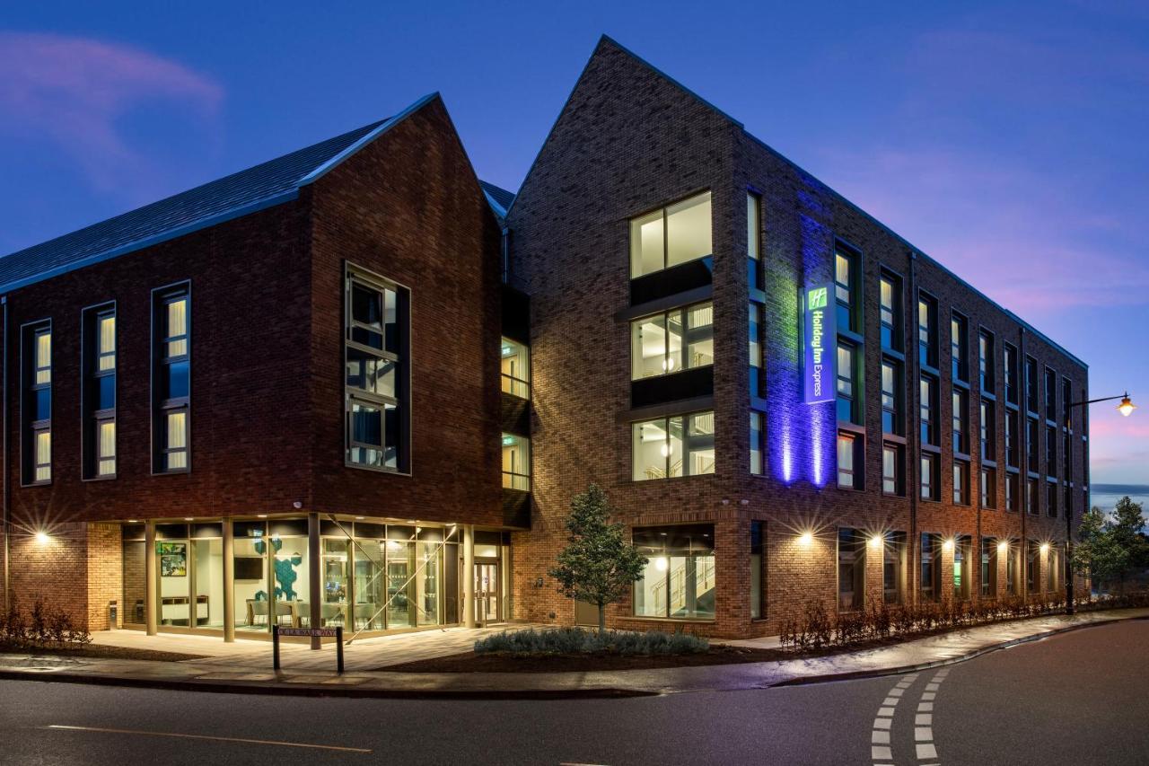 Holiday Inn Express Cambridge West - Cambourne By Ihg Ngoại thất bức ảnh