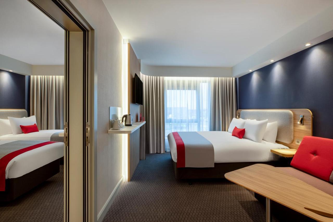 Holiday Inn Express Cambridge West - Cambourne By Ihg Ngoại thất bức ảnh