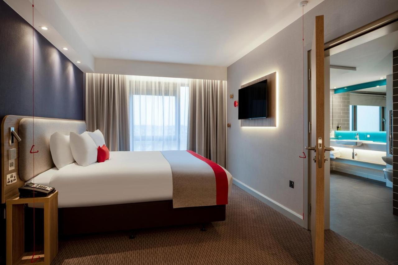 Holiday Inn Express Cambridge West - Cambourne By Ihg Ngoại thất bức ảnh
