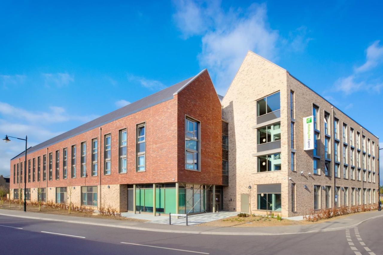 Holiday Inn Express Cambridge West - Cambourne By Ihg Ngoại thất bức ảnh