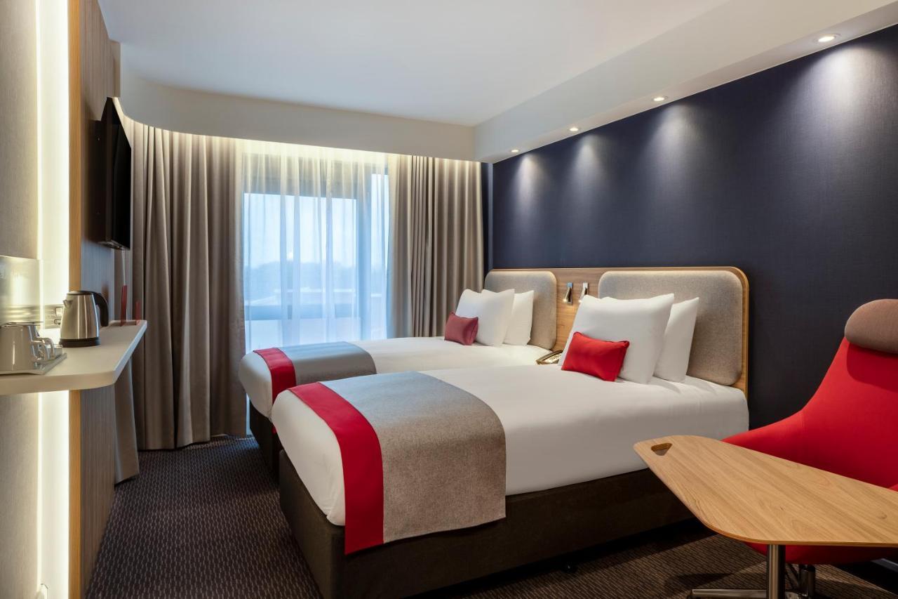Holiday Inn Express Cambridge West - Cambourne By Ihg Ngoại thất bức ảnh